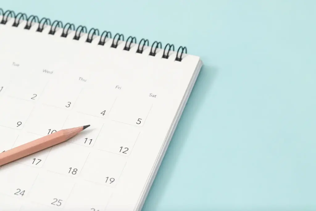 通いやすいスケジュールをイメージしたカレンダーや時計のイラスト