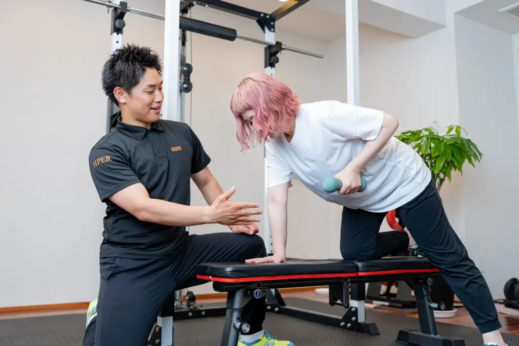 HPERパーソナルジムのトレーニングセッション風景