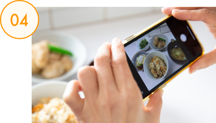 食事をスマホで撮影するイメージ